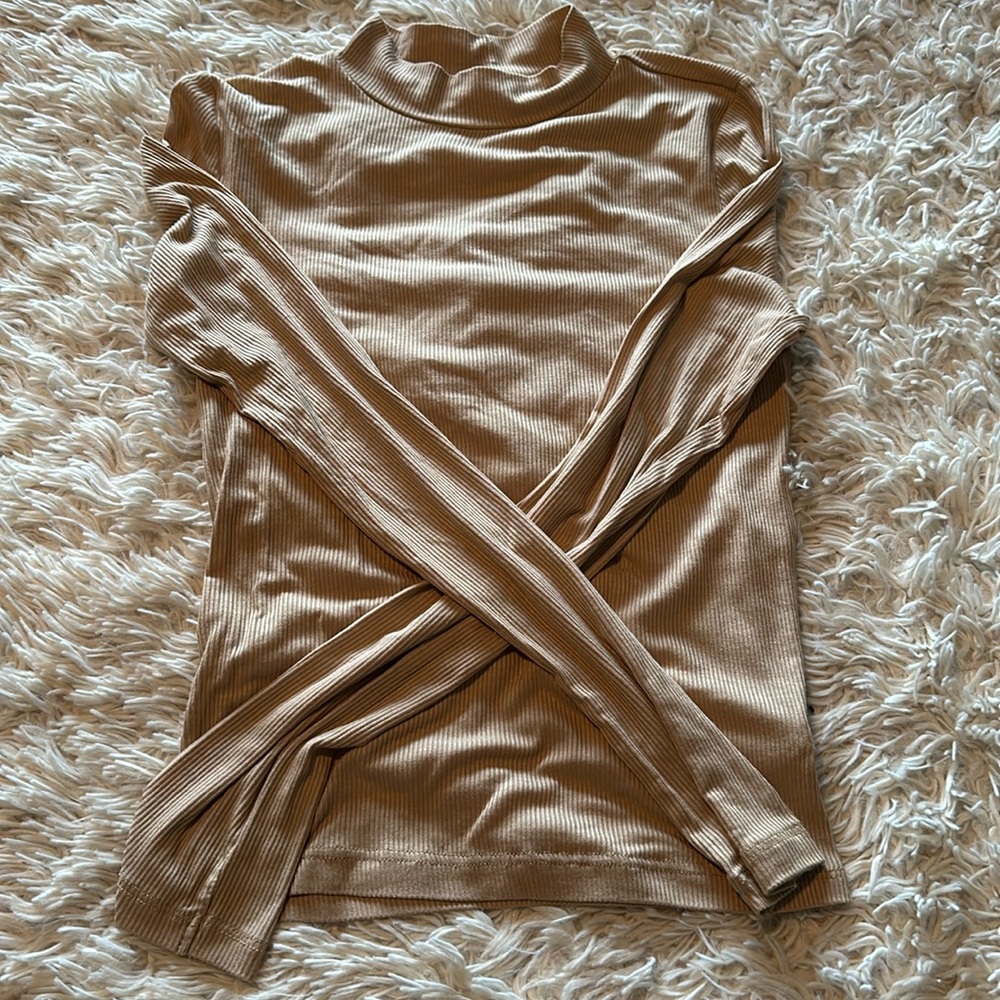 Timing Base Layer Ribbed Shirt, NWOT size M.